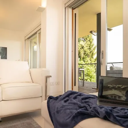 Lakescape - Con Terrazza, Vista E Piscina アパート *